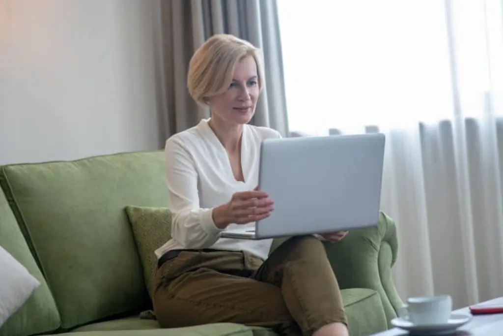 Travailler de chez soi : astuces et conseils pour le télétravail